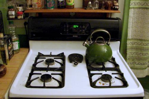 green teapot & kitchen